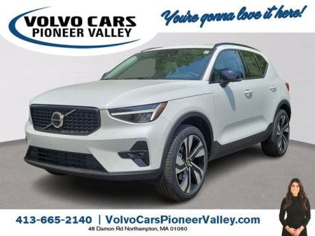 2024 Volvo XC40 B5 Plus Dark Theme