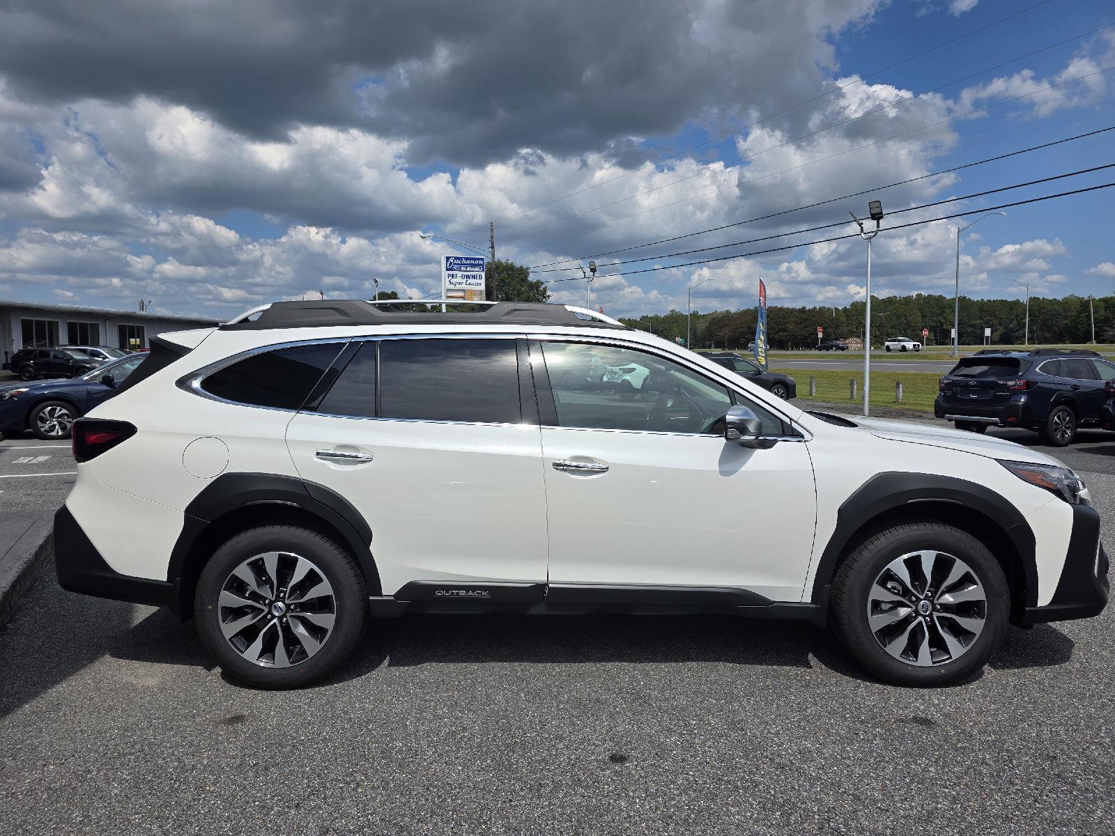 2025 Subaru Outback Touring photo 4