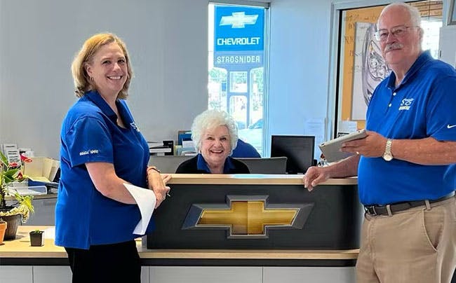 smiling Strosnider Chevrolet staff members