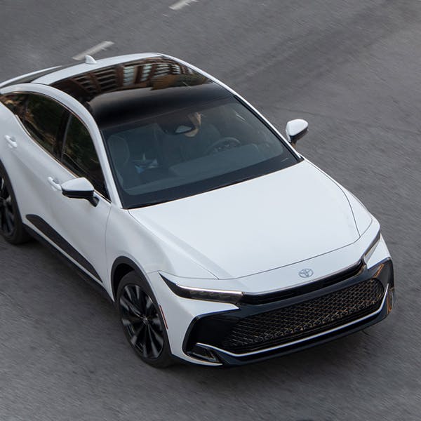 toyota crown hybrid interior moonroof 