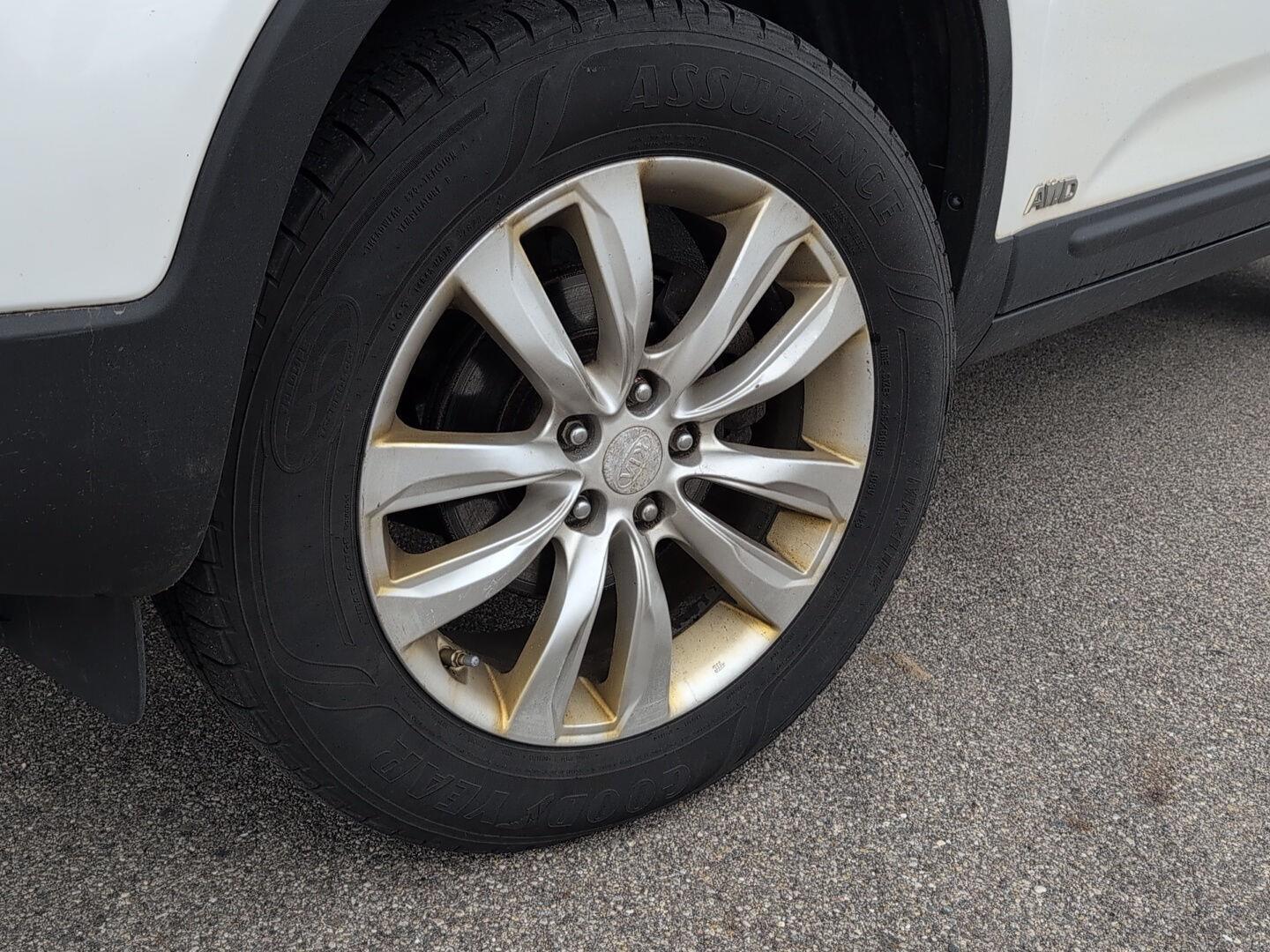 Used 2011 Kia Sorento EX with VIN 5XYKUCA19BG012215 for sale in Jackson, MI