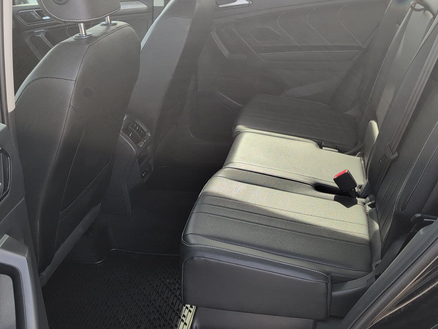 2022 Volkswagen Tiguan SE - Photo 12