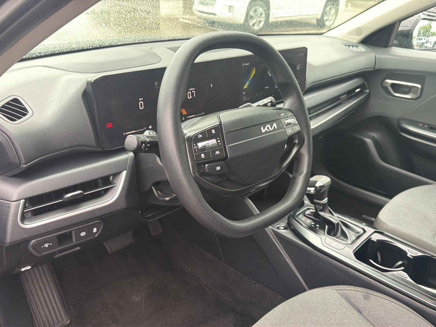 2025 Kia K4 LXS - Photo 15