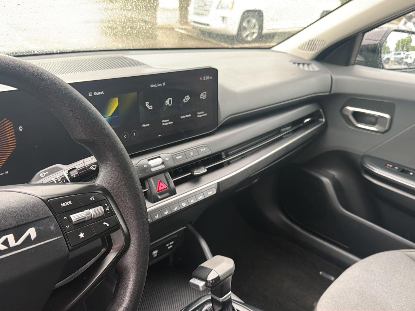 2025 Kia K4 LXS - Photo 16