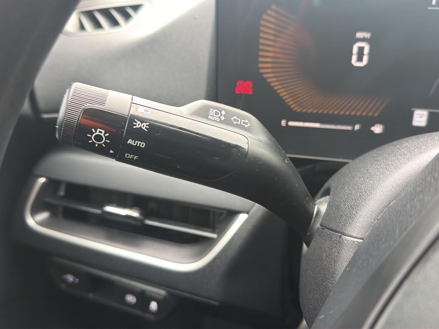 2025 Kia K4 LXS - Photo 19