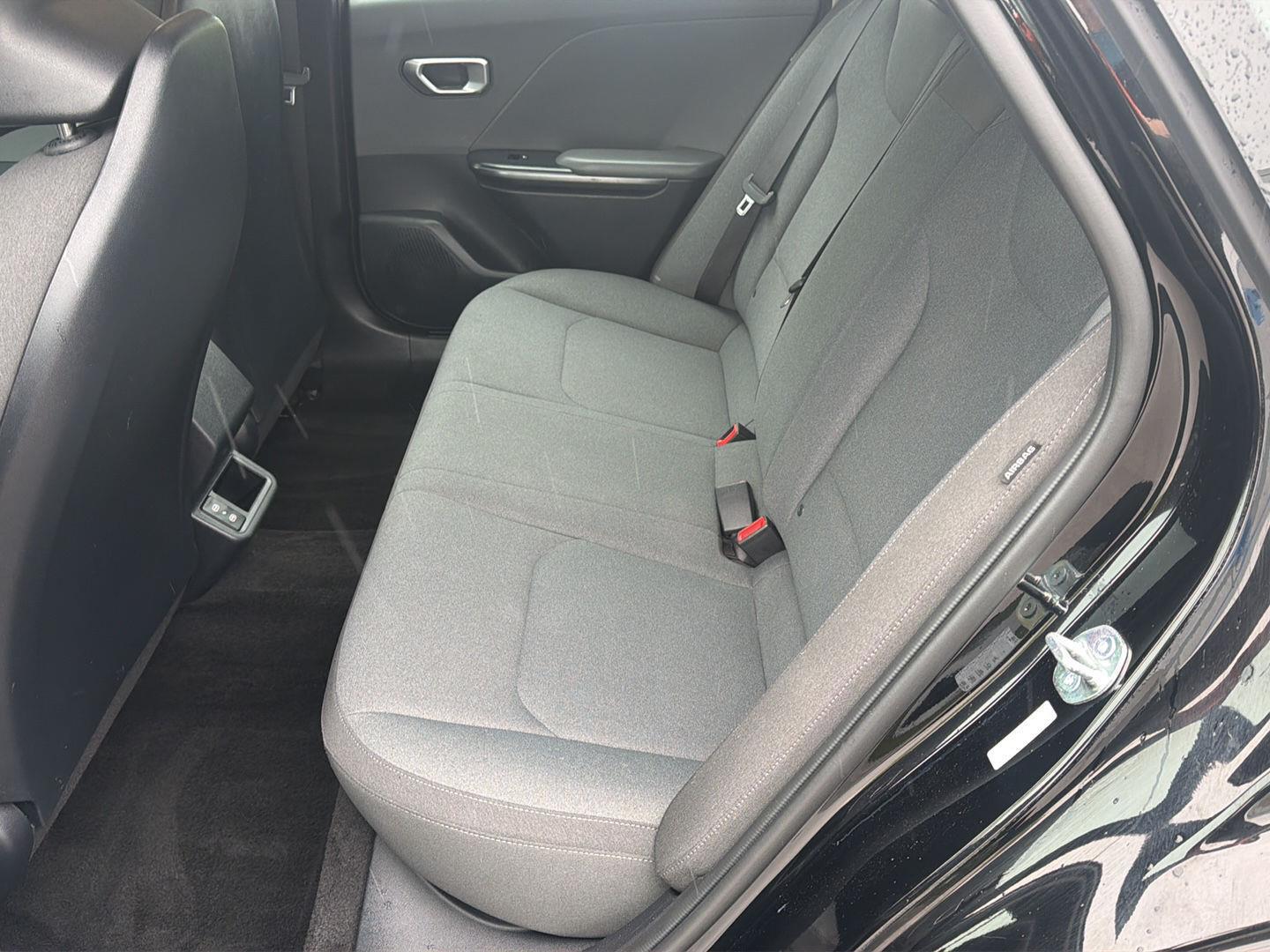 2025 Kia K4 LXS - Photo 29