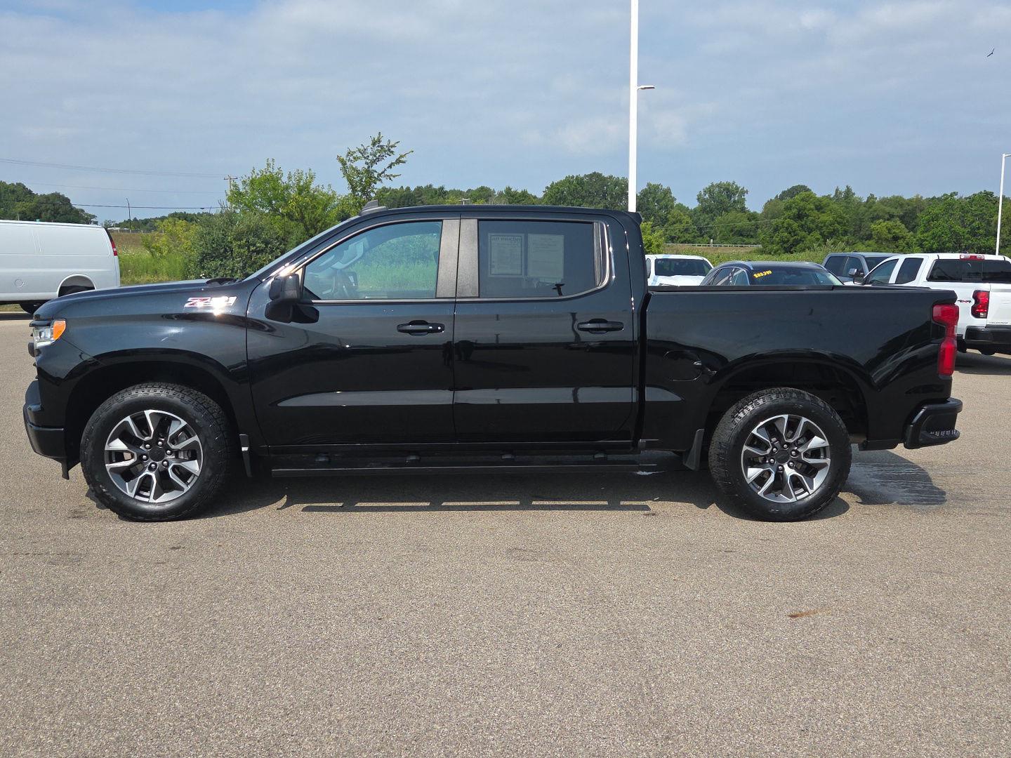 2023 Chevrolet Silverado 1500 RST - Photo 2