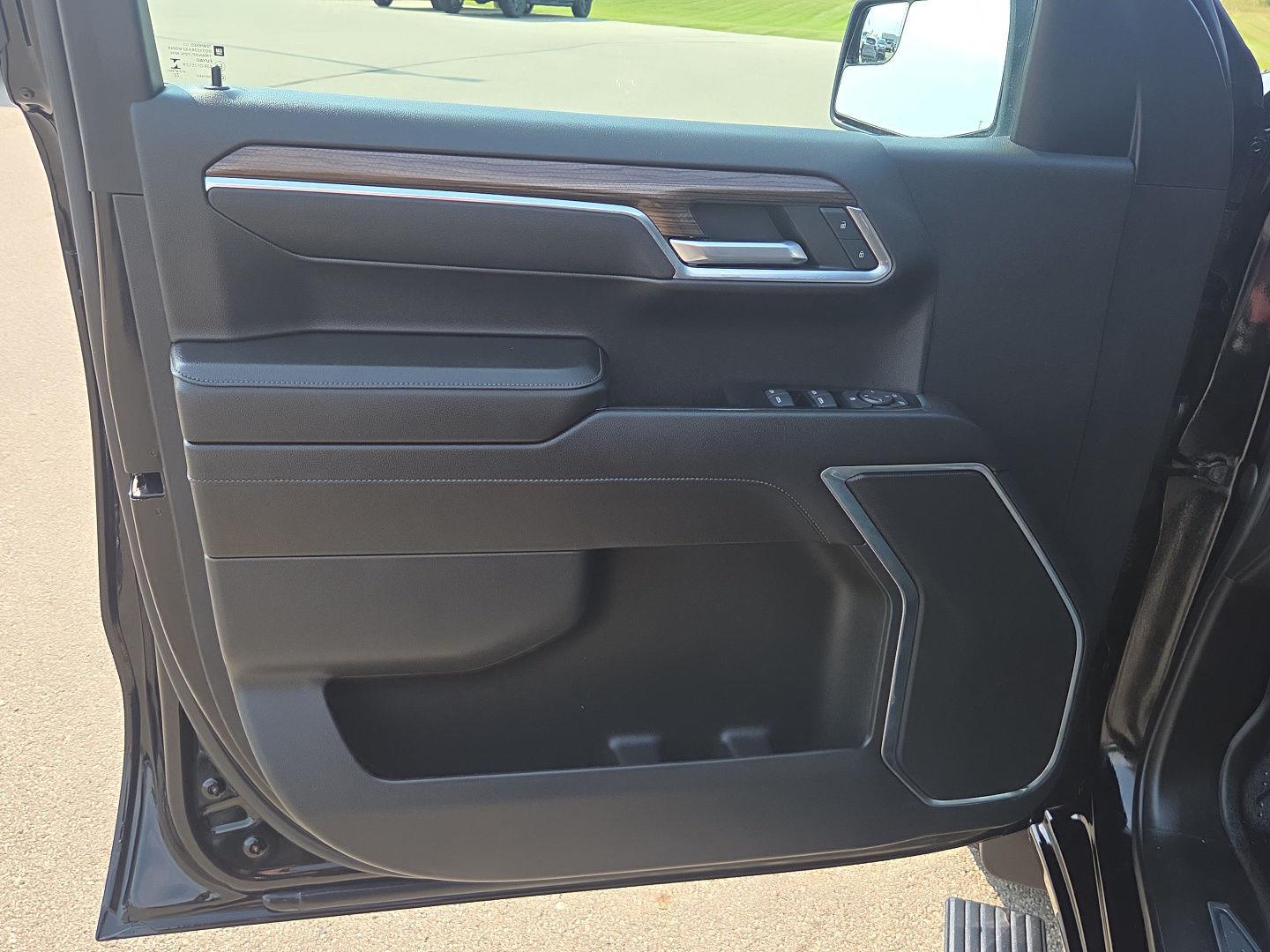2023 Chevrolet Silverado 1500 RST - Photo 15