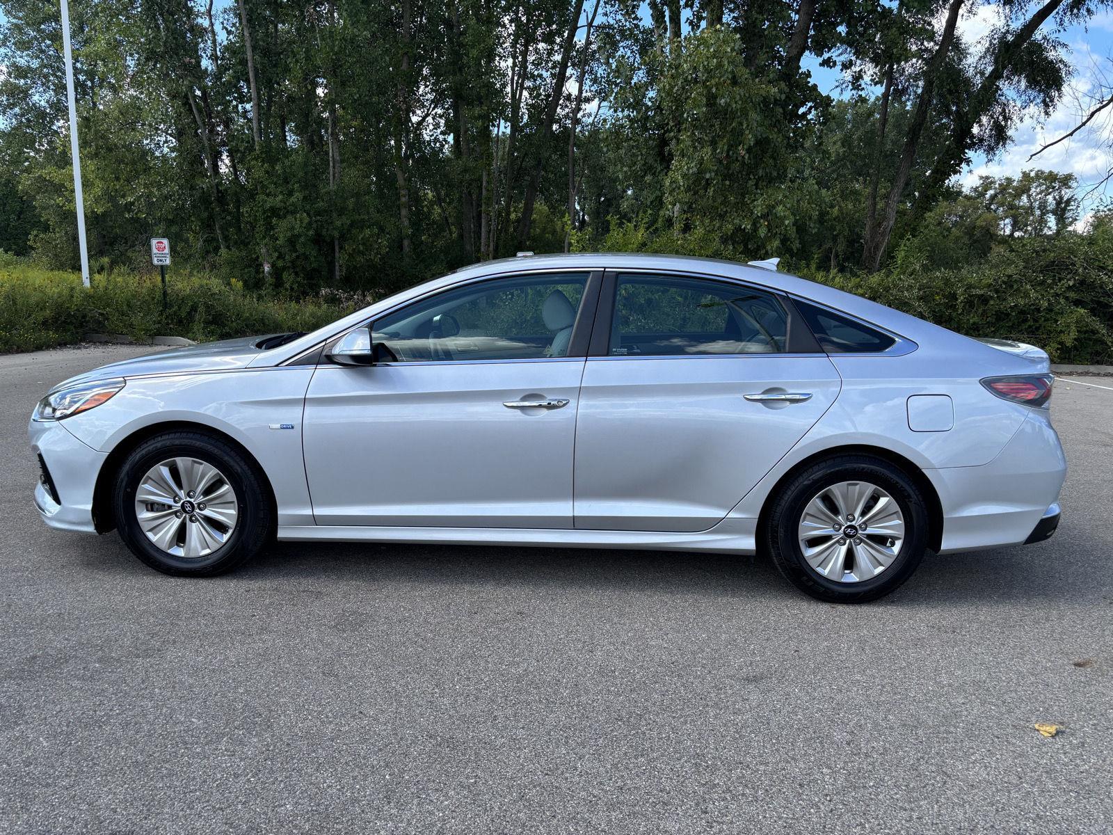Used 2019 Hyundai Sonata Hybrid SE with VIN KMHE24L37KA088146 for sale in Jackson, MI