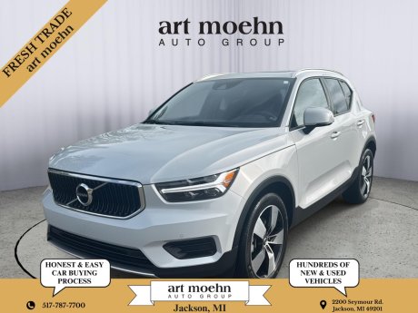 2020 Volvo XC40 Momentum 