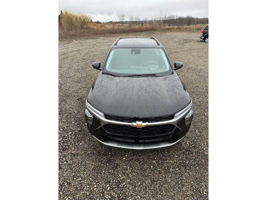 2025 Chevrolet Trax LT - Photo 10