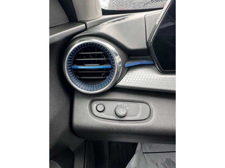 2025 Chevrolet Trax LT - Photo 27