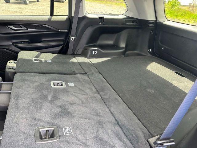 2023 Jeep Grand Cherokee Laredo - Photo 12