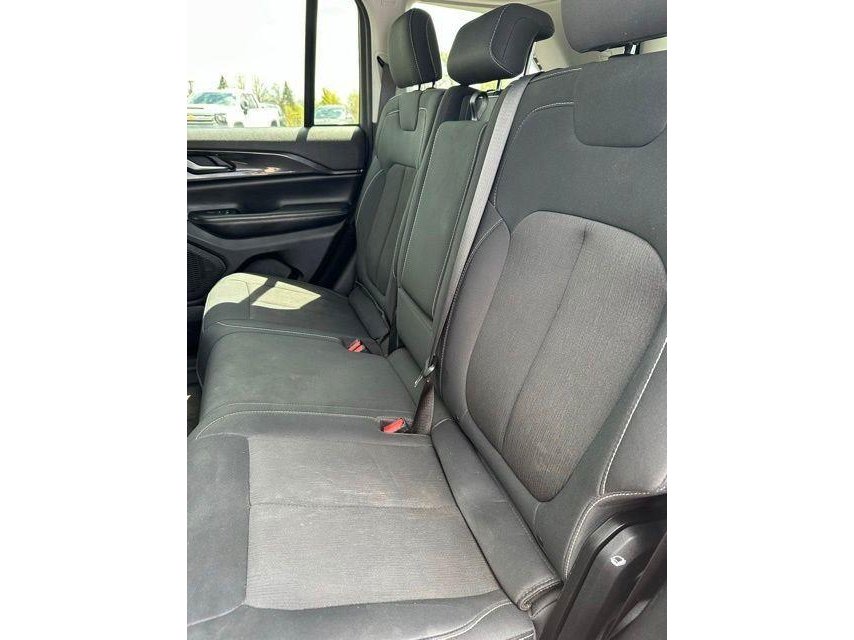 2023 Jeep Grand Cherokee Laredo - Photo 15