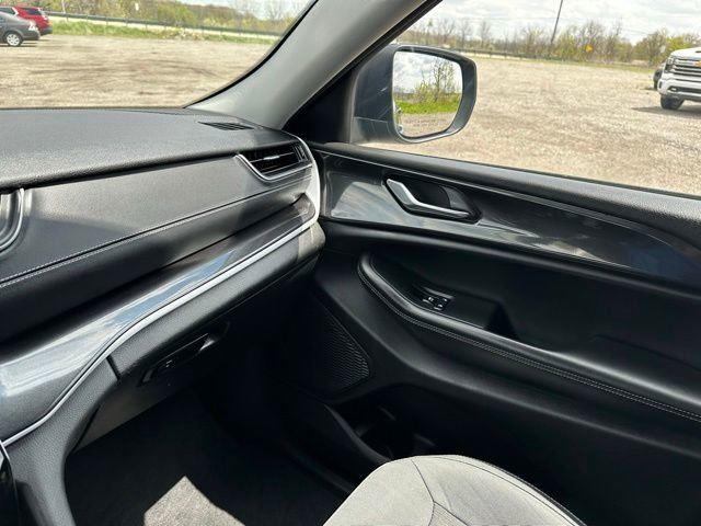 2023 Jeep Grand Cherokee Laredo - Photo 31