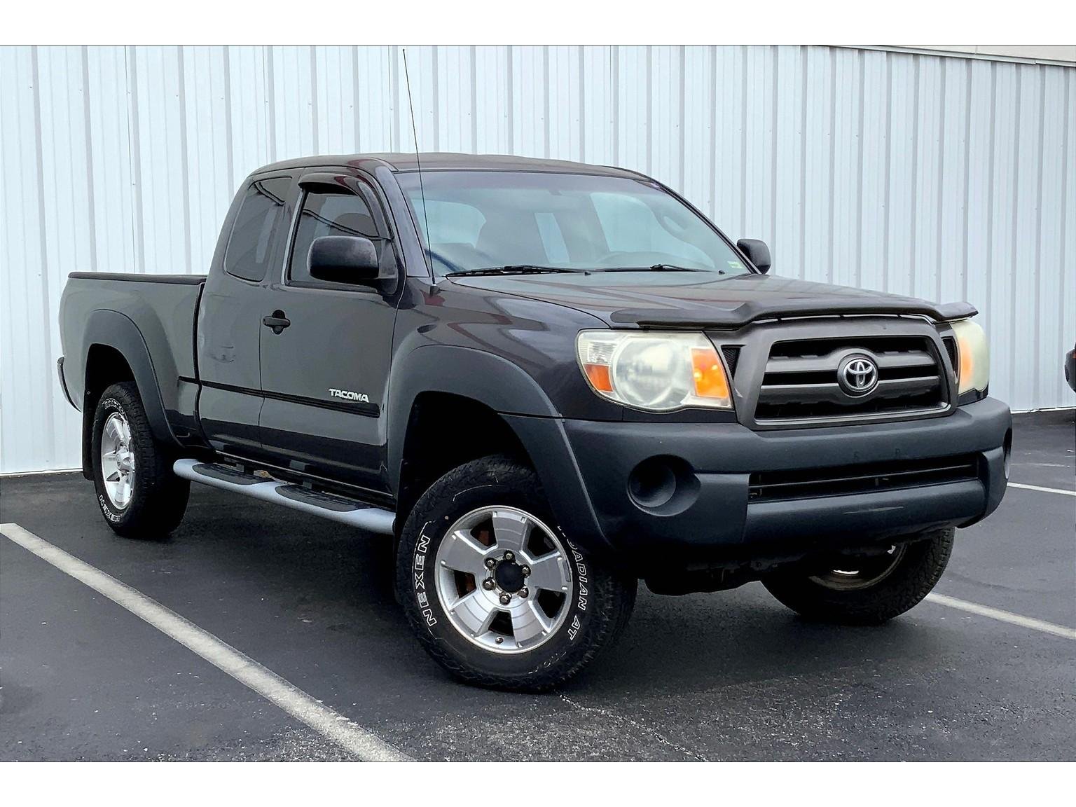 Used 2010 Toyota Tacoma Base with VIN 5TEUU4EN5AZ728139 for sale in Joplin, MO