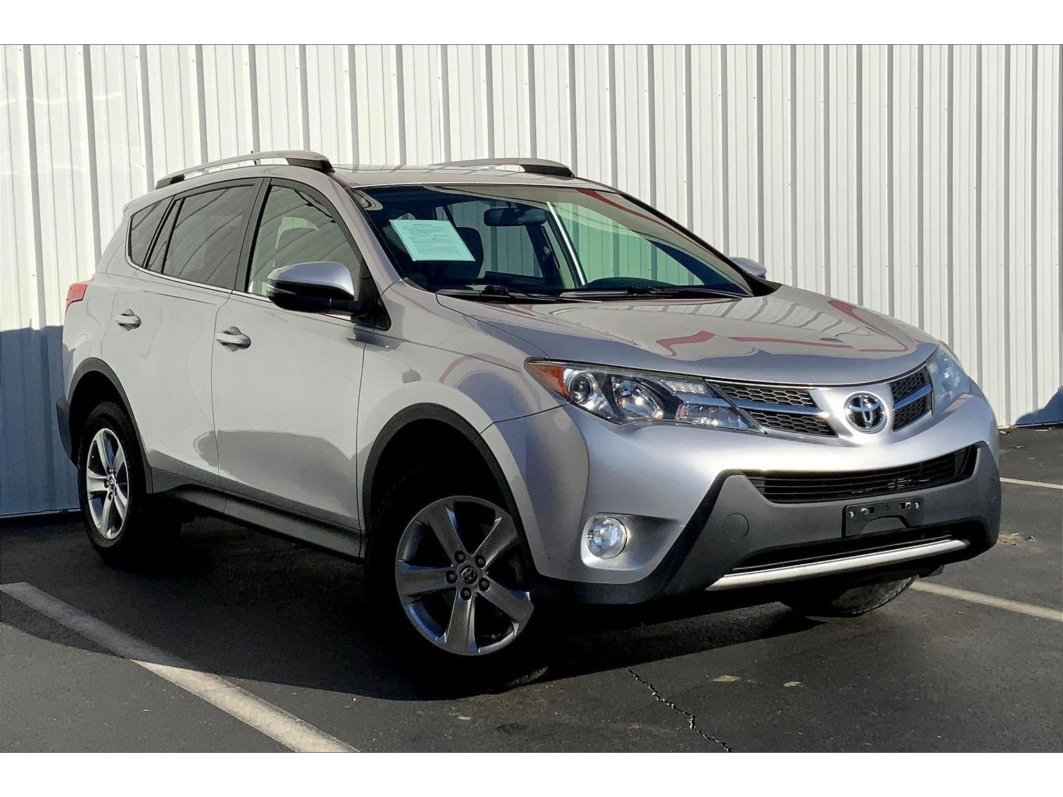 Used 2015 Toyota RAV4 XLE with VIN JTMWFREV7FD069643 for sale in Joplin, MO