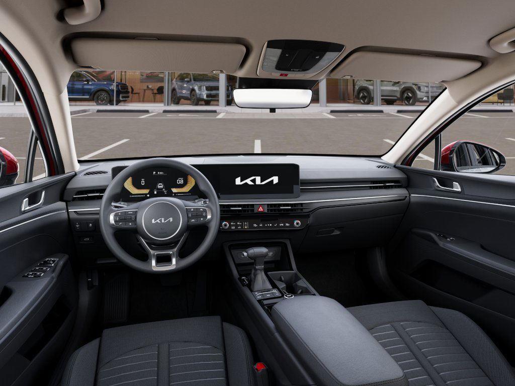 2025 Kia K5 LXS - Photo 14