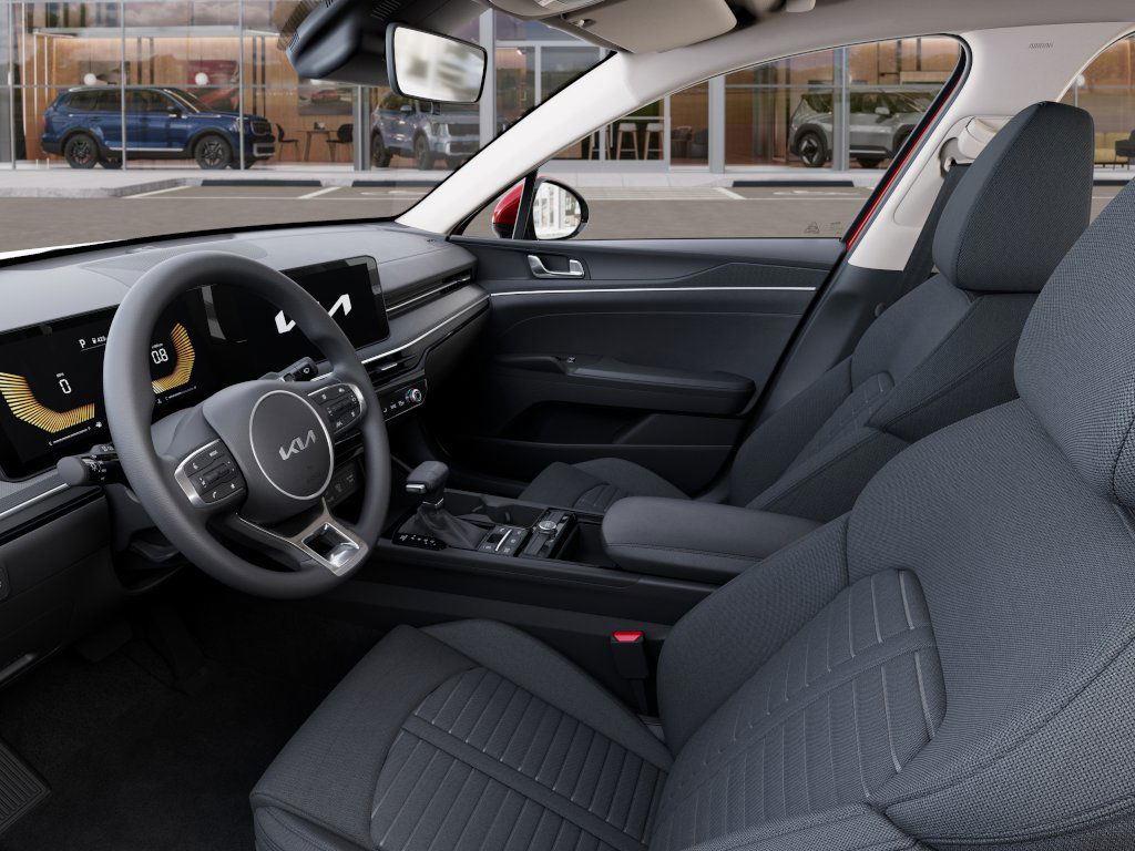 2025 Kia K5 LXS - Photo 17