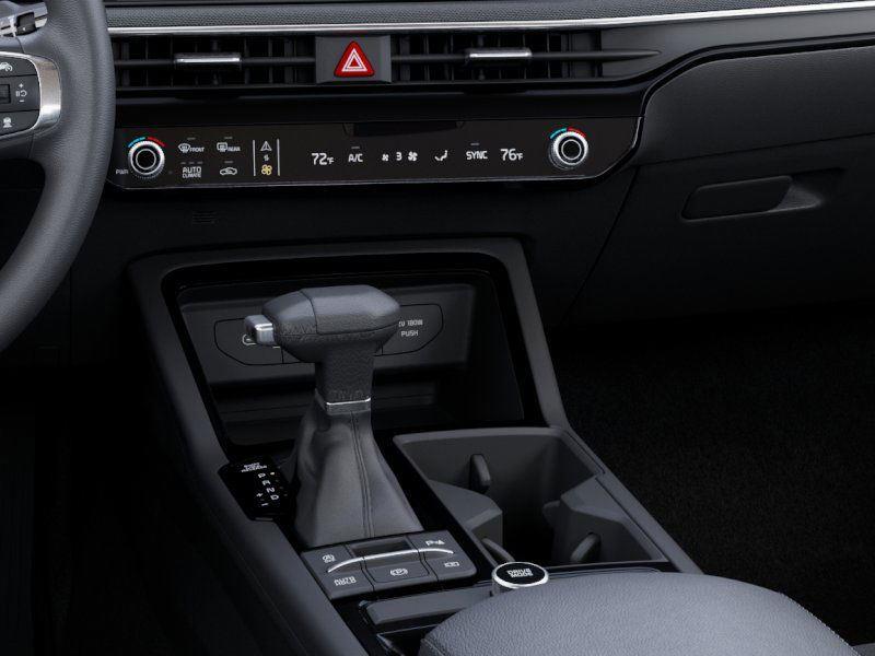 2025 Kia K5 LXS - Photo 23