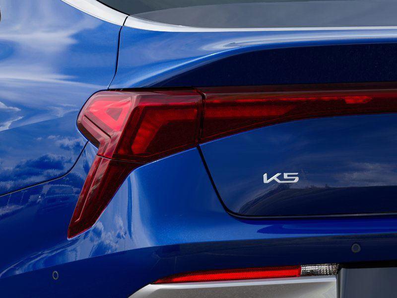 2025 Kia K5 EX - Photo 11