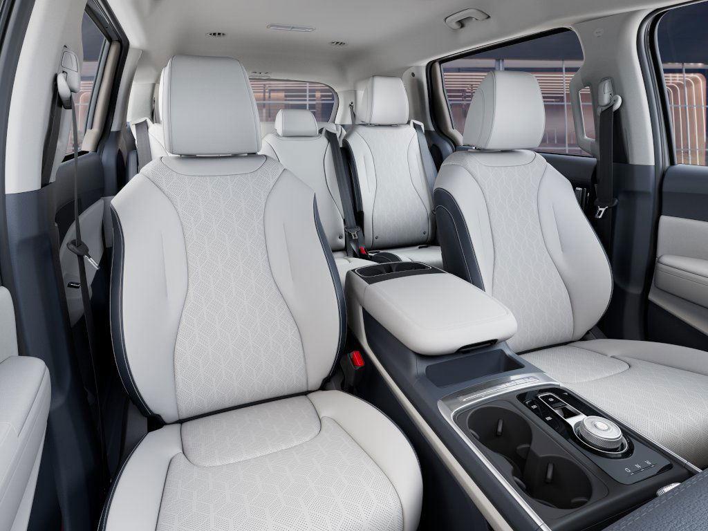 2025 Kia Carnival EX - Photo 15