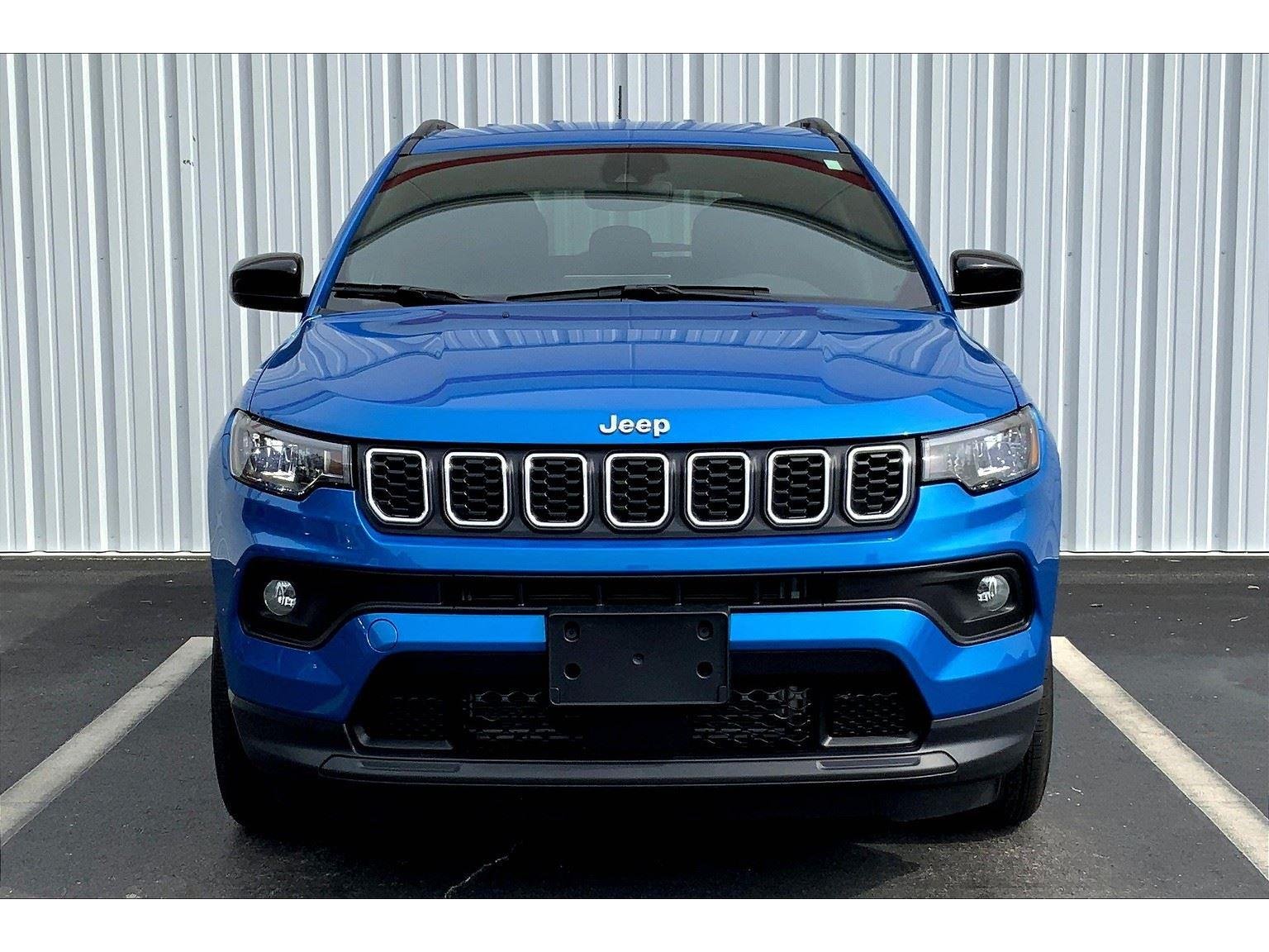 2024 Jeep Compass Latitude photo 3