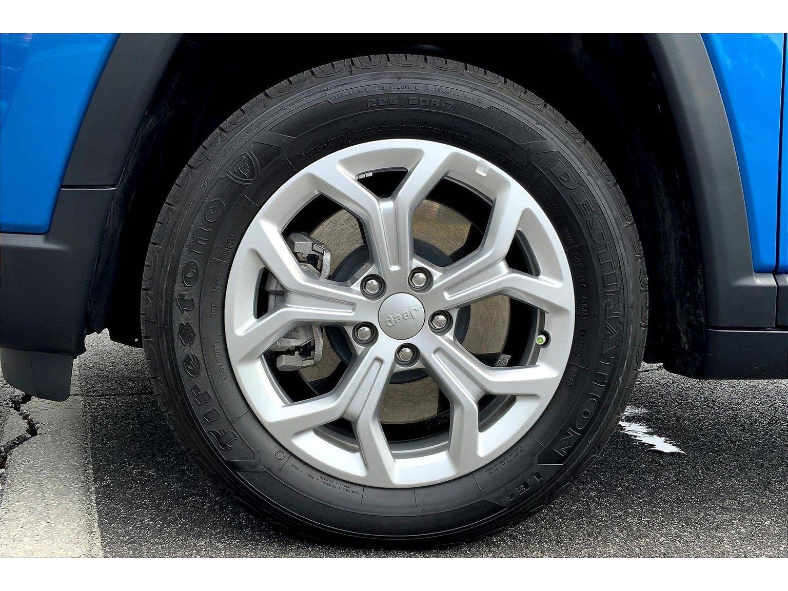 2024 Jeep Compass Latitude photo 8