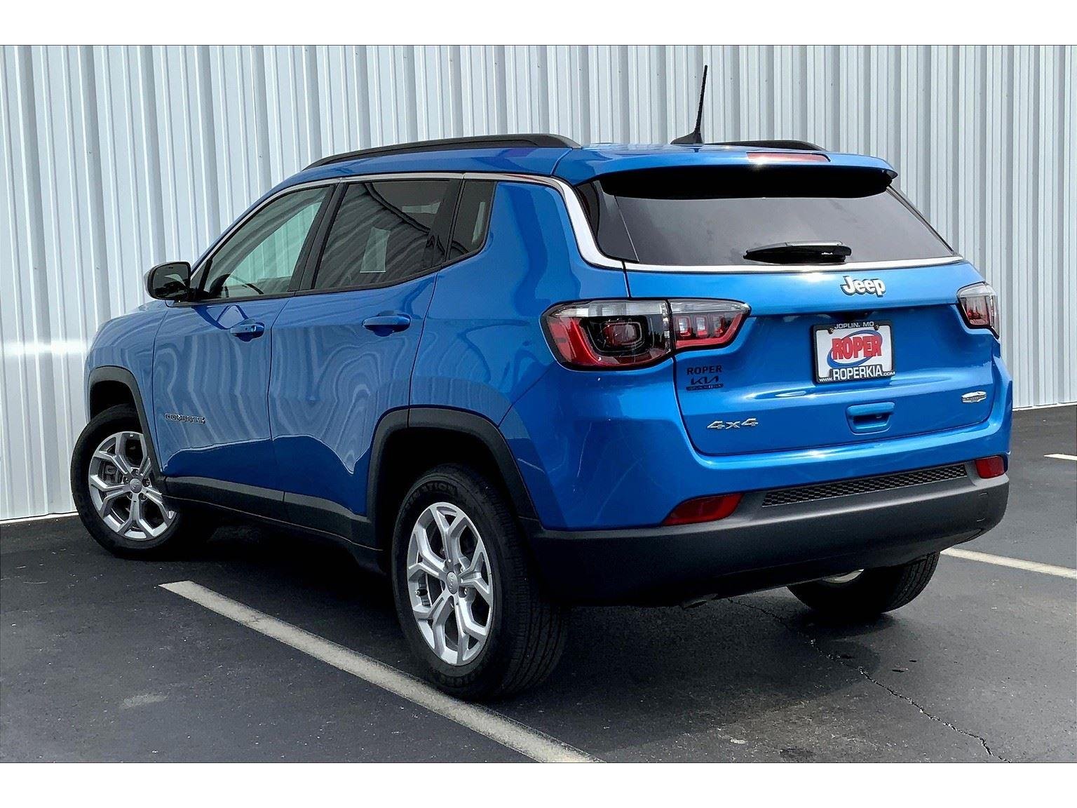 2024 Jeep Compass Latitude photo 9
