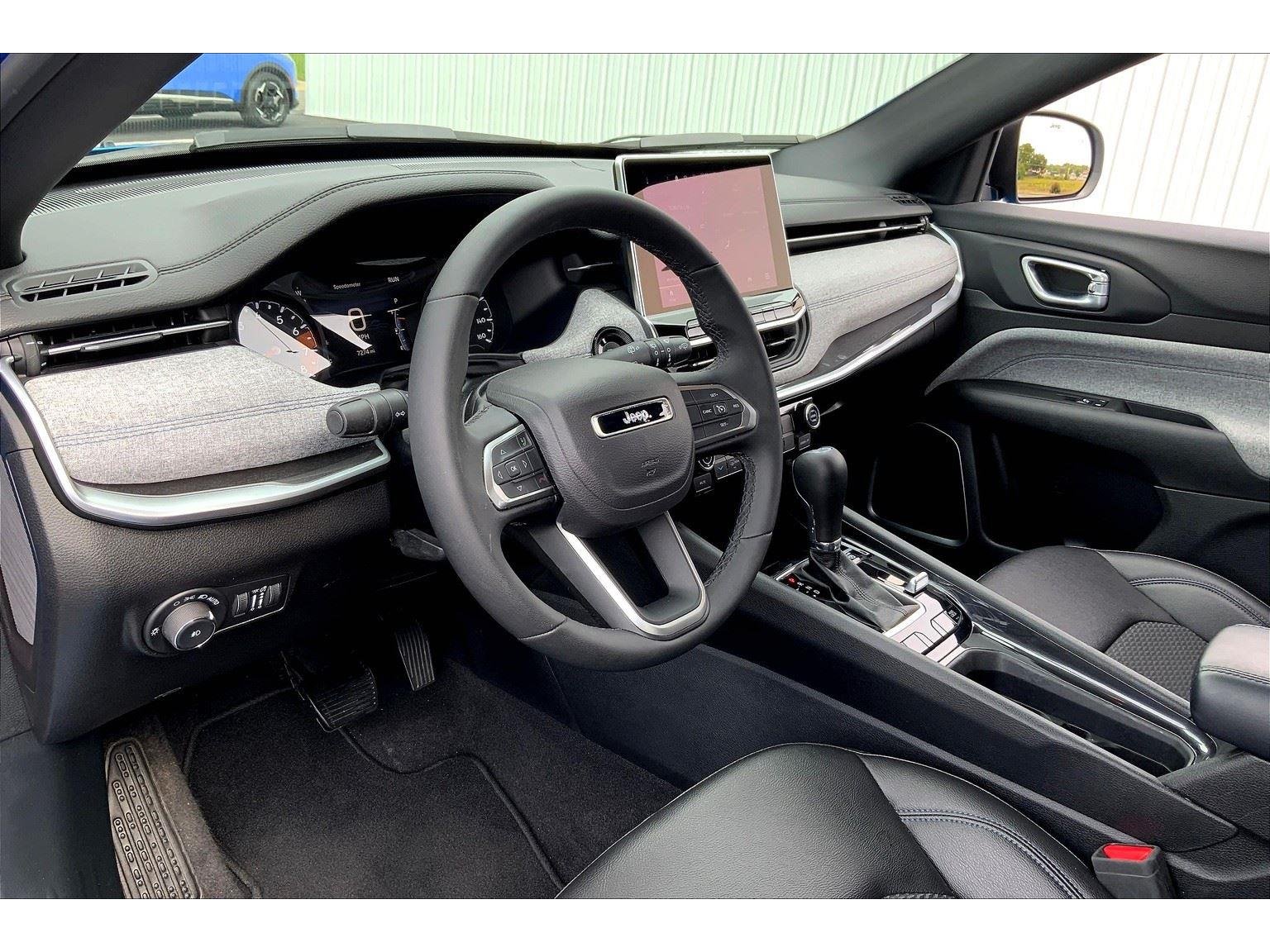 2024 Jeep Compass Latitude photo 12