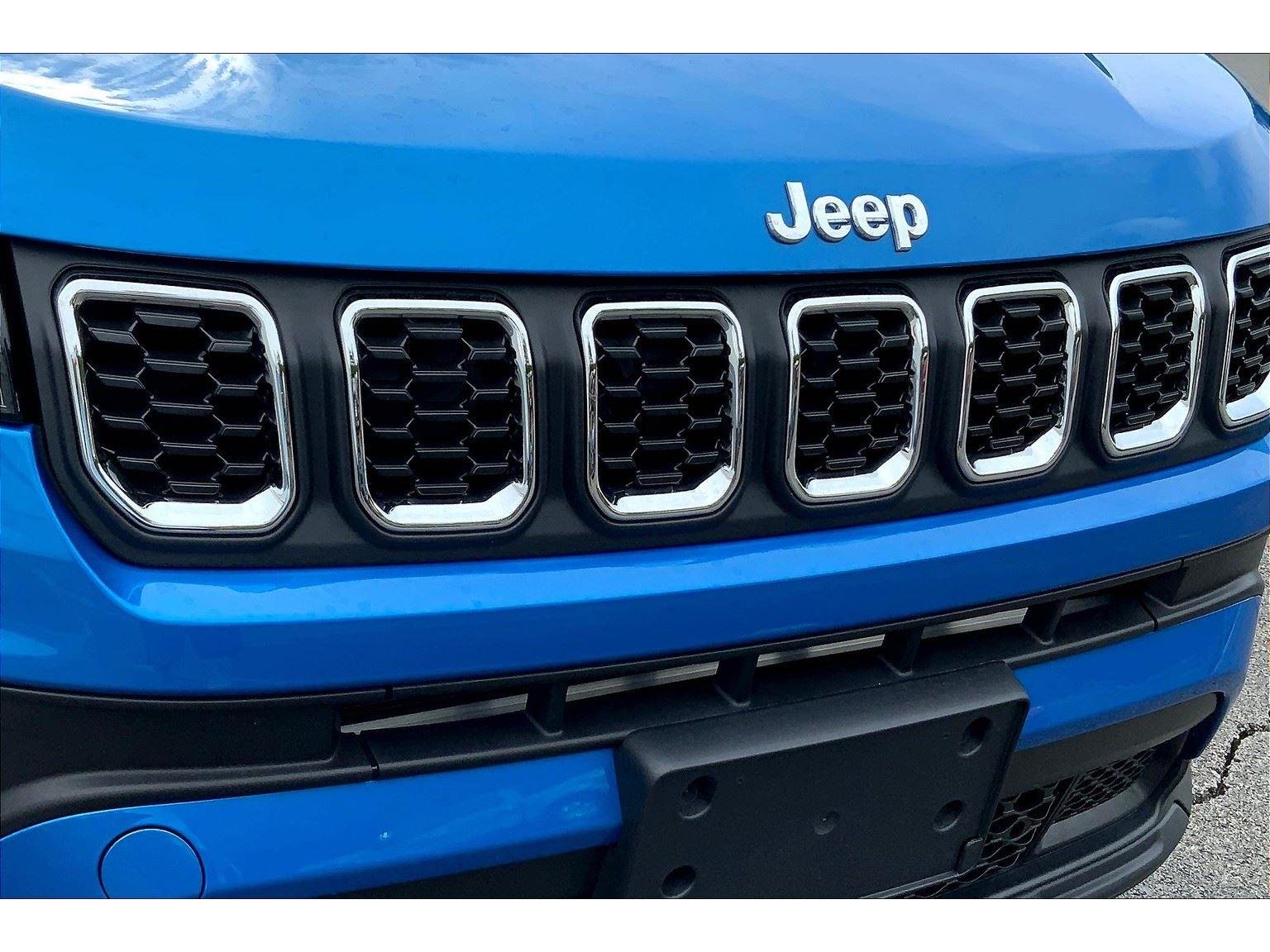 2024 Jeep Compass Latitude photo 25
