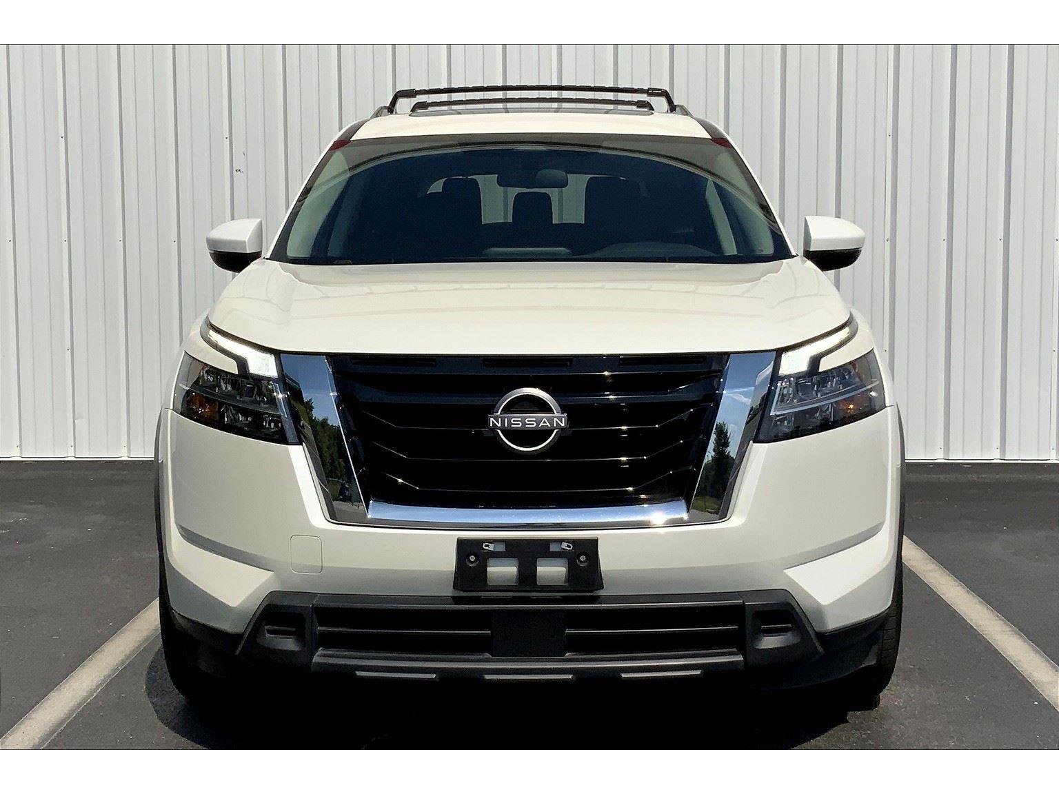 2022 Nissan Pathfinder SV photo 3