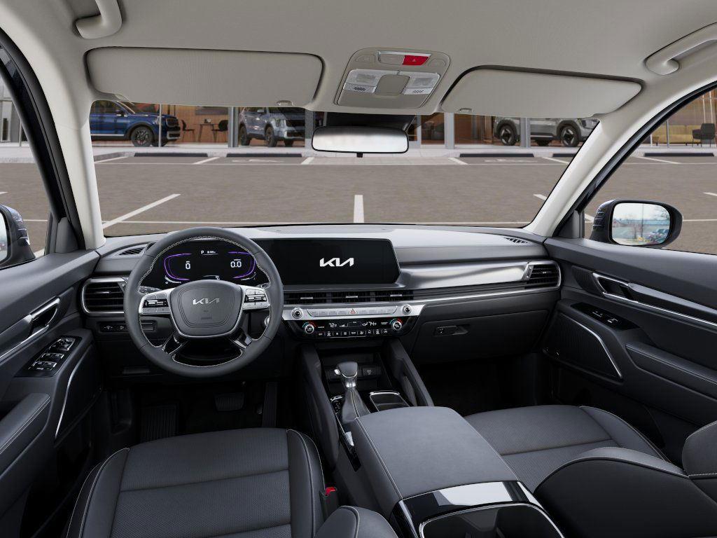2025 Kia Telluride LX photo 13