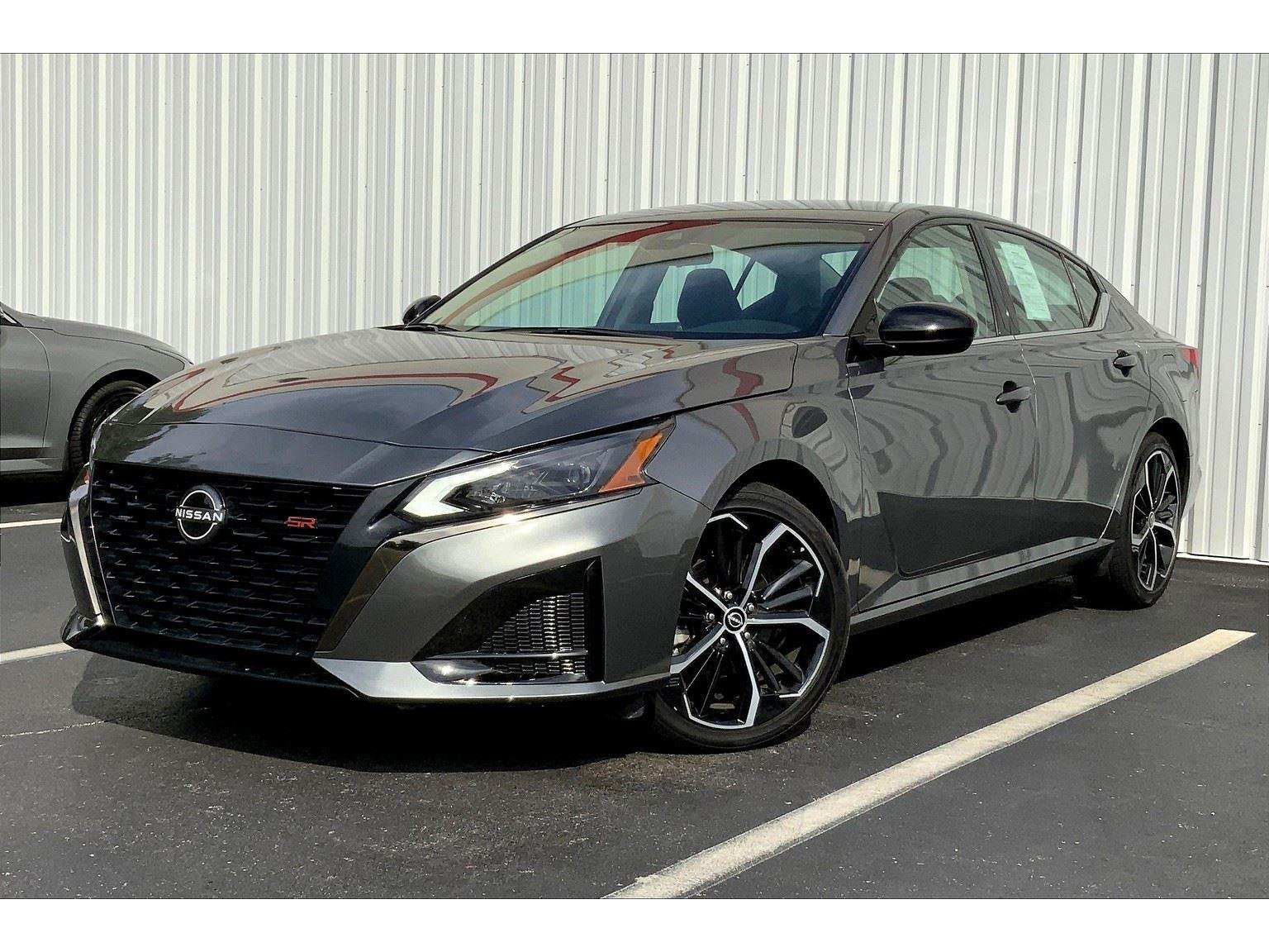 2024 Nissan Altima SR's photo