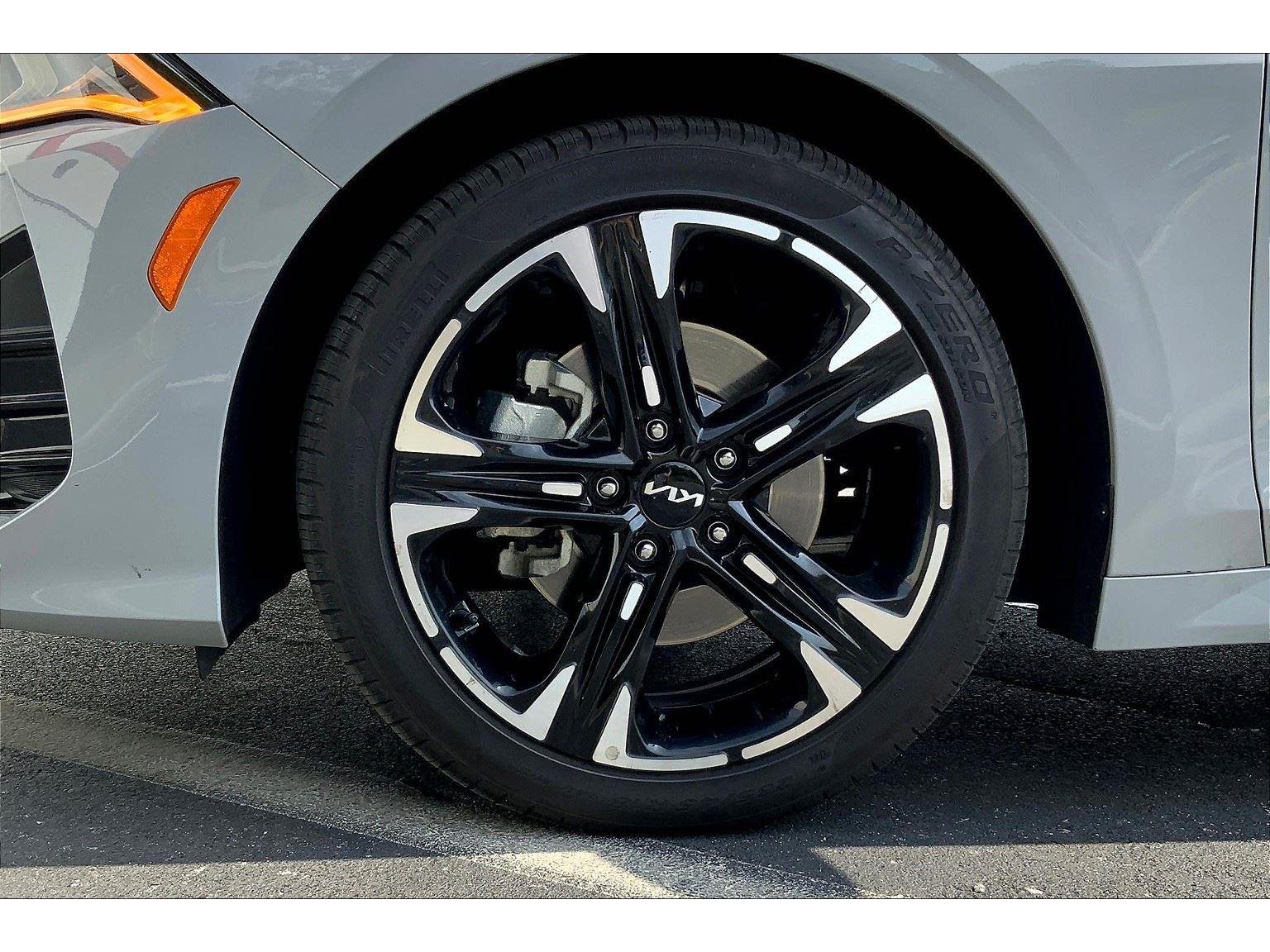2022 Kia K5 GT-Line photo 9
