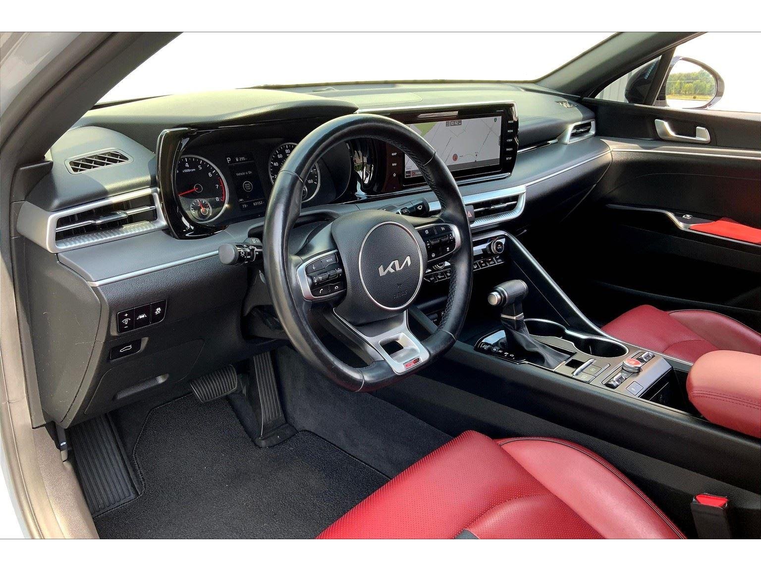 2022 Kia K5 GT-Line photo 12