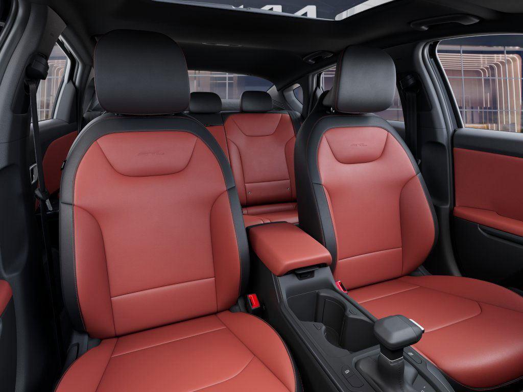 2025 Kia K4 GT-Line photo 14