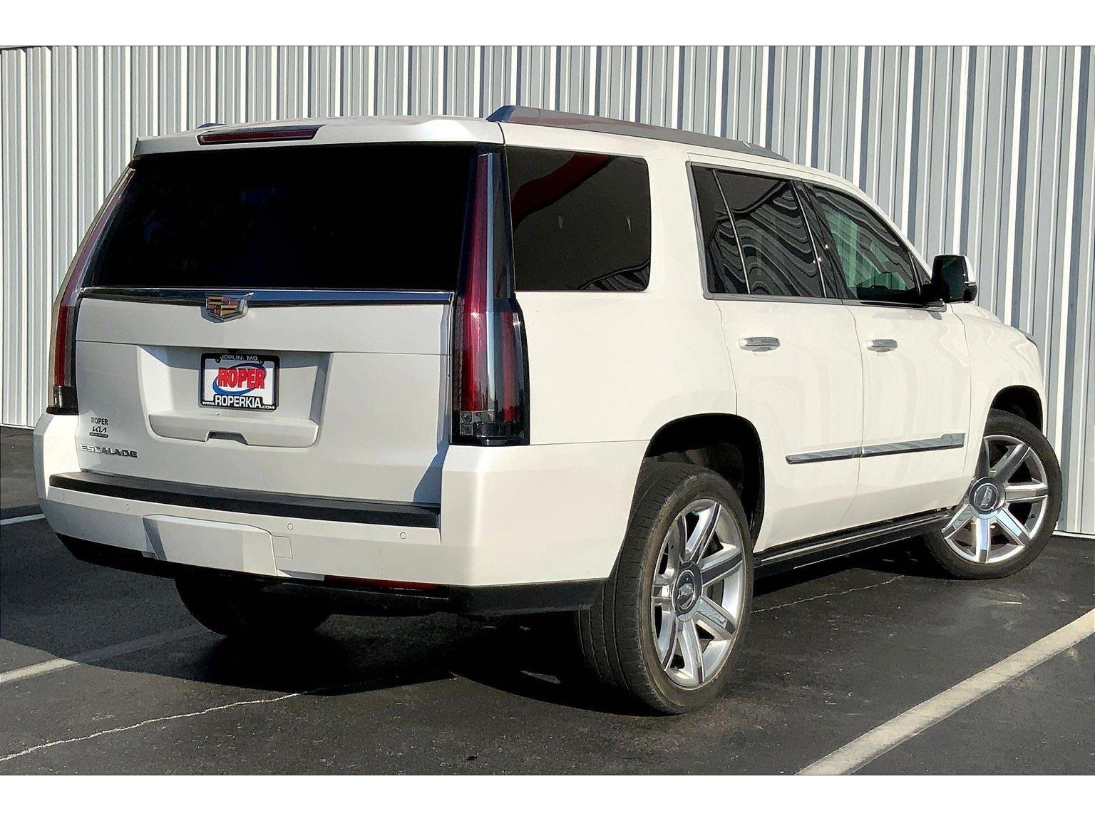 2016 Cadillac Escalade Premium photo 7