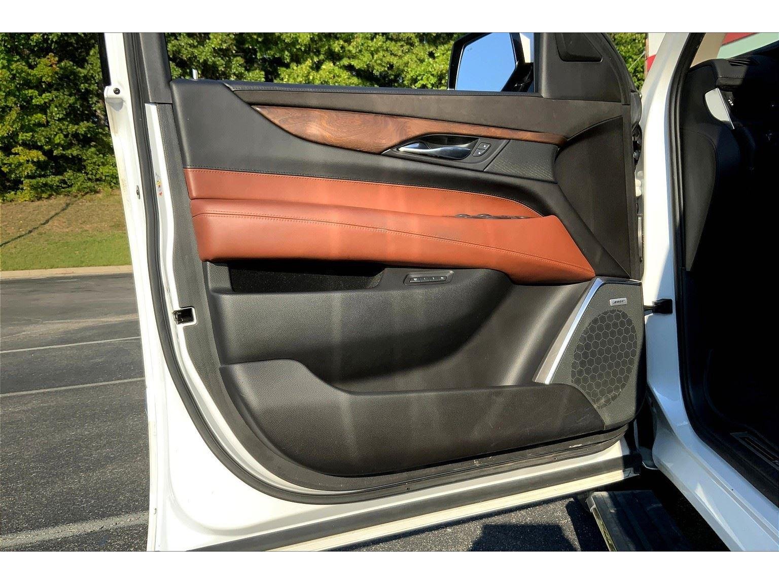 2016 Cadillac Escalade Premium photo 17