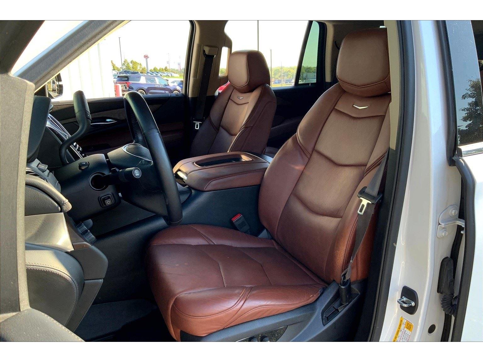 2016 Cadillac Escalade Premium photo 19