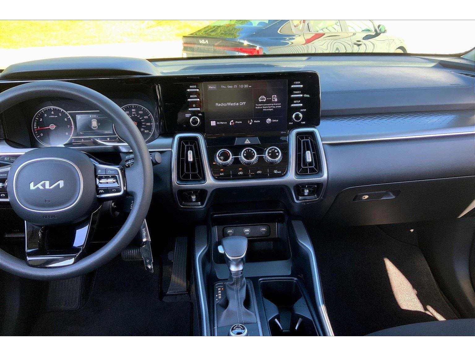 2022 Kia Sorento LX photo 5