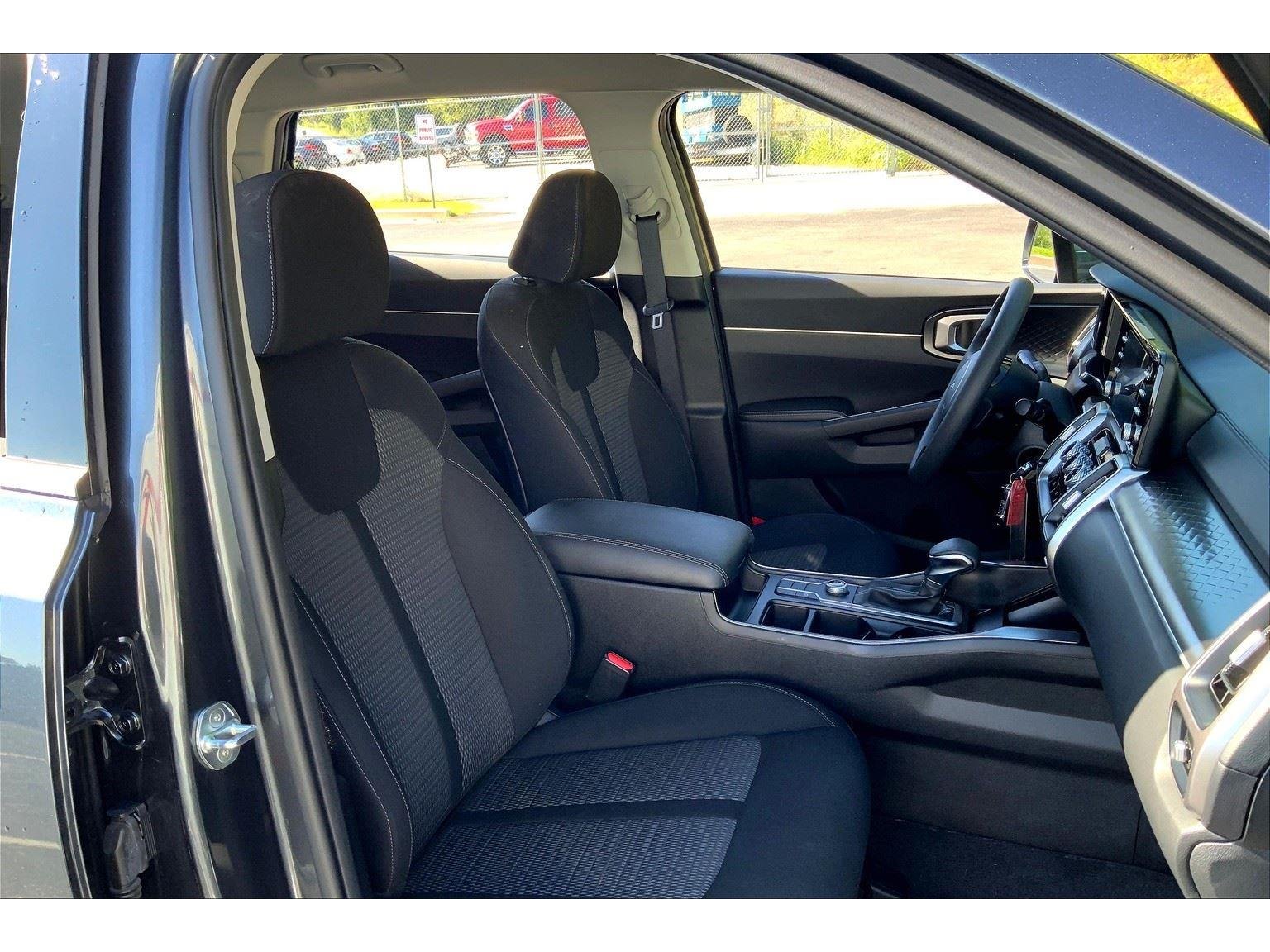 2022 Kia Sorento LX photo 6
