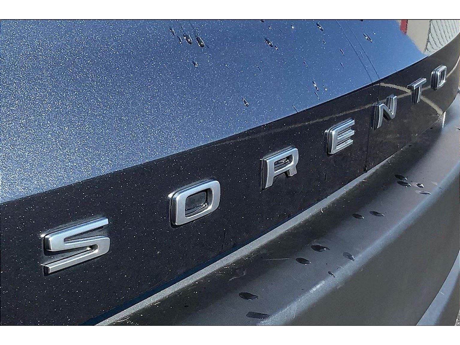 2022 Kia Sorento LX photo 7
