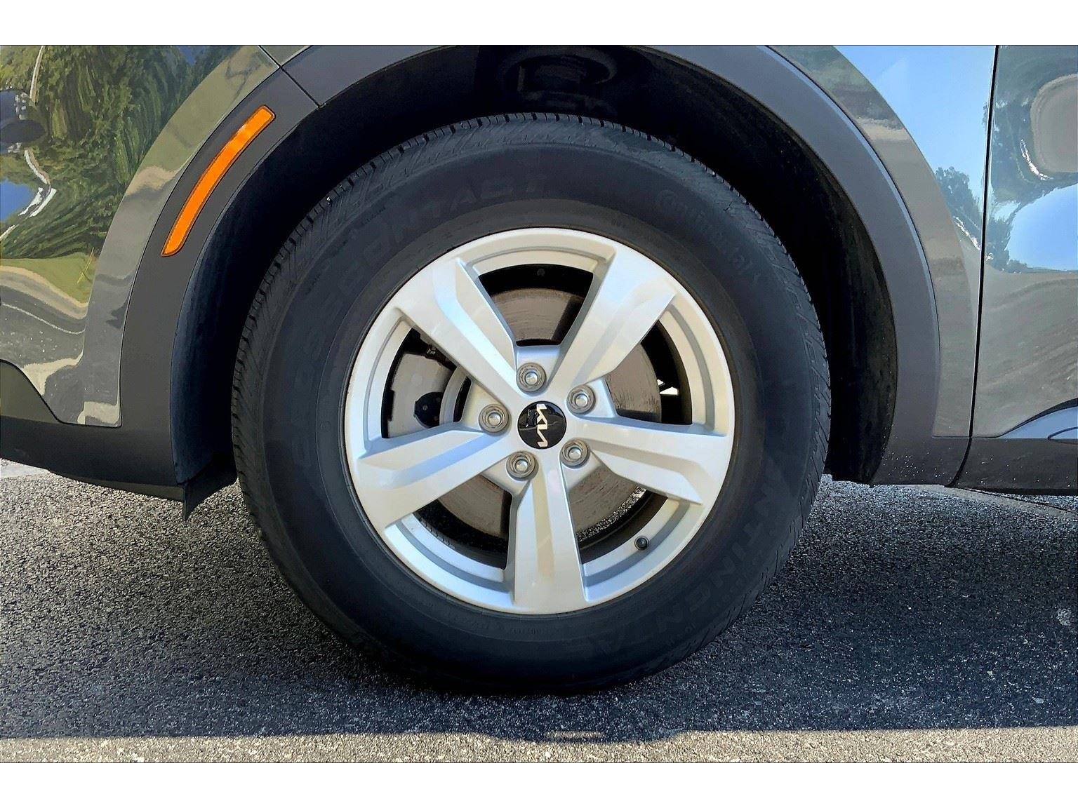 2022 Kia Sorento LX photo 8