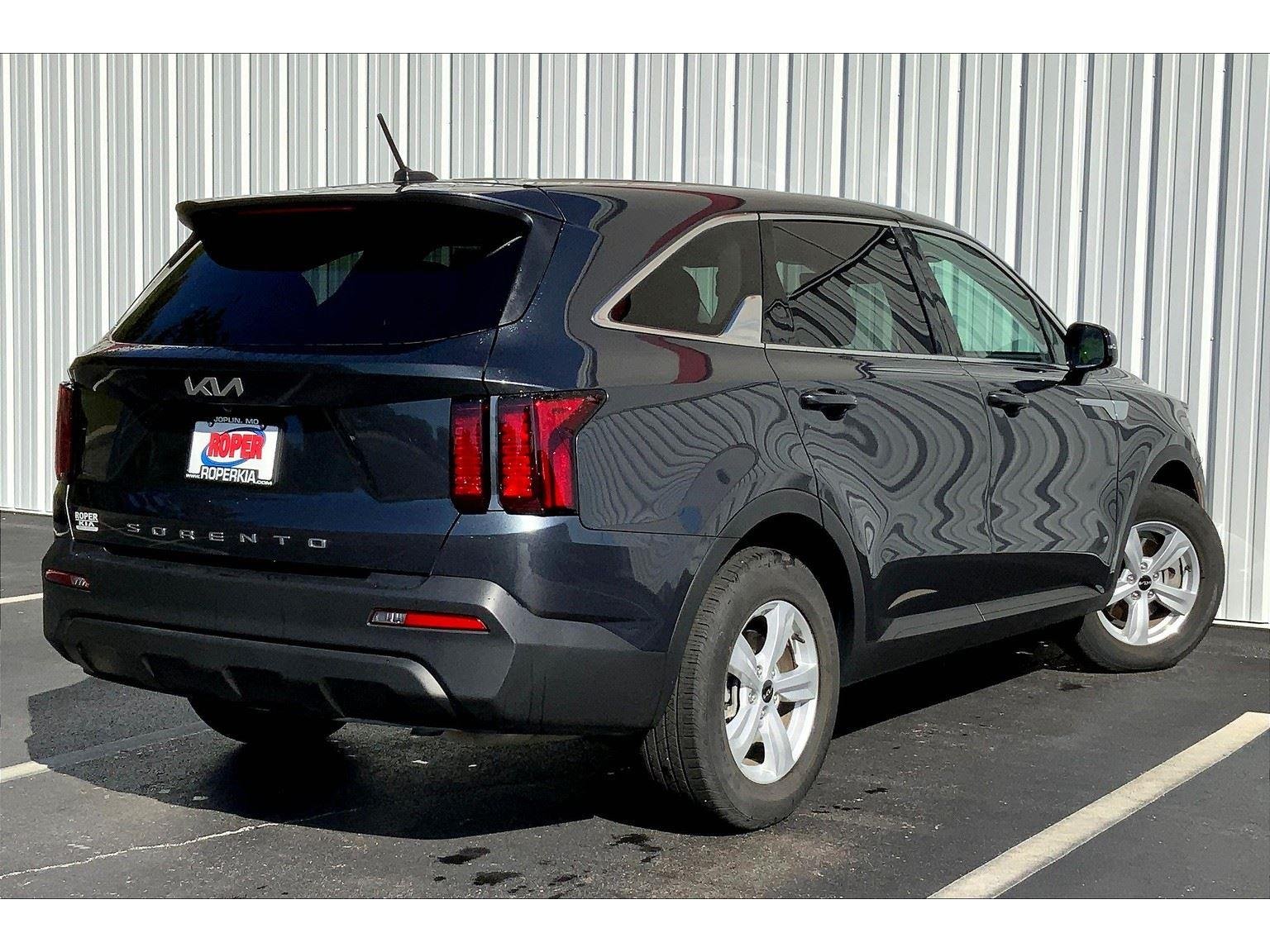 2022 Kia Sorento LX photo 10