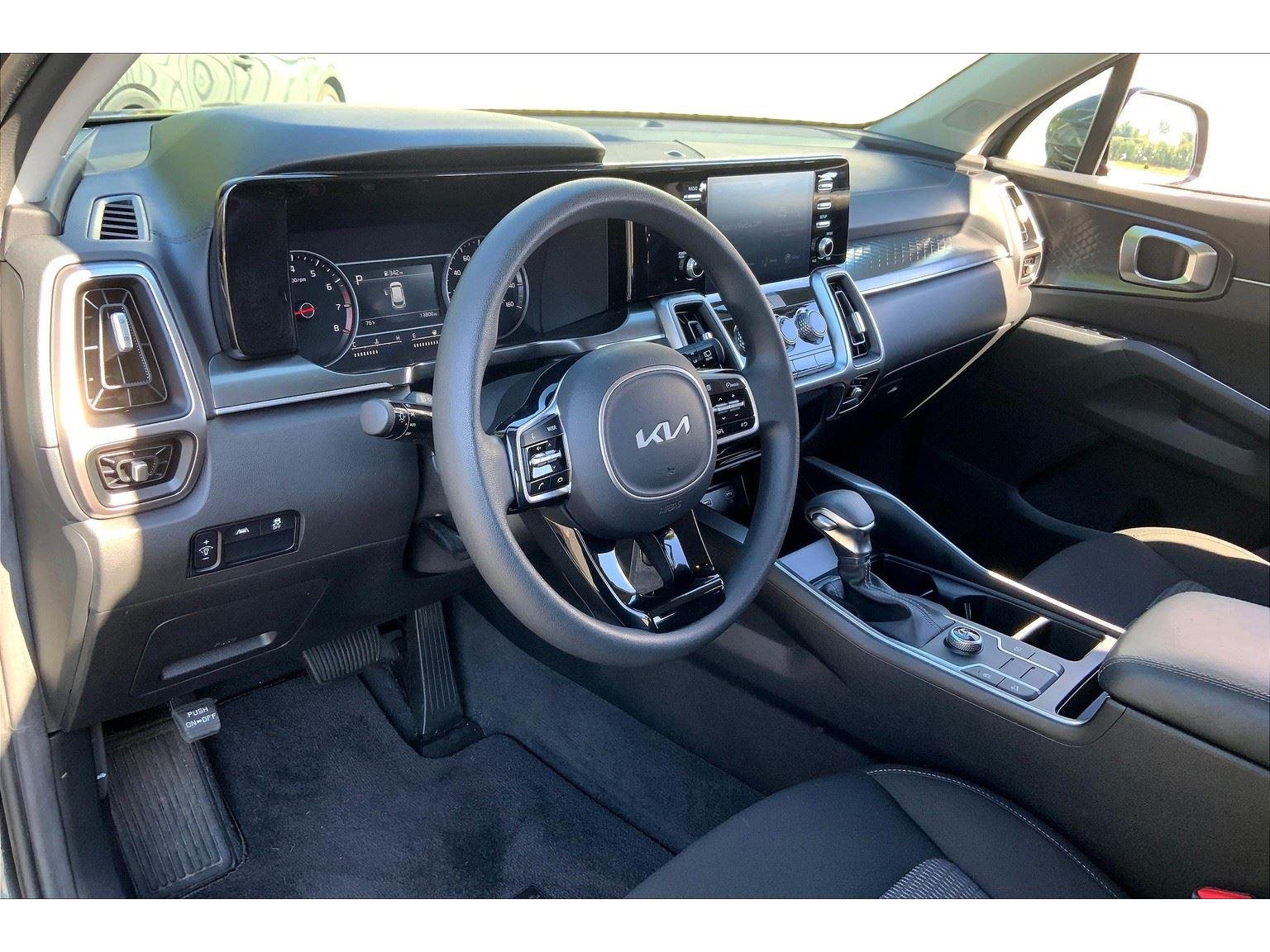2022 Kia Sorento LX photo 11