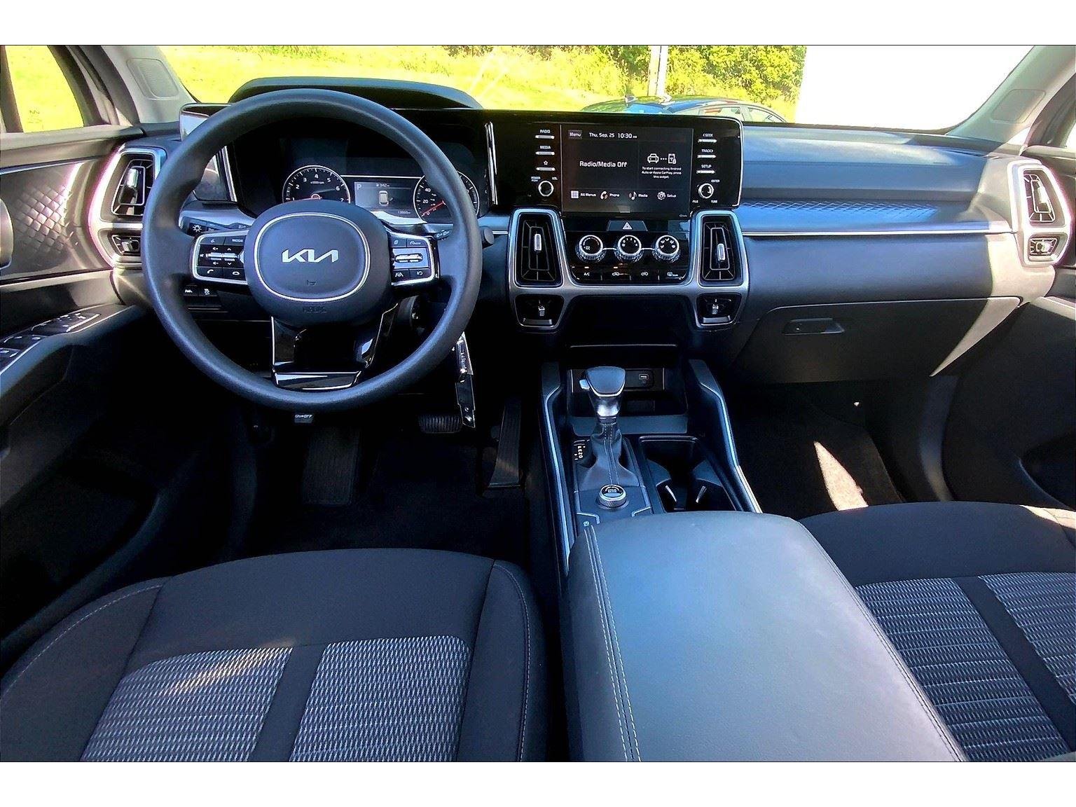 2022 Kia Sorento LX photo 12
