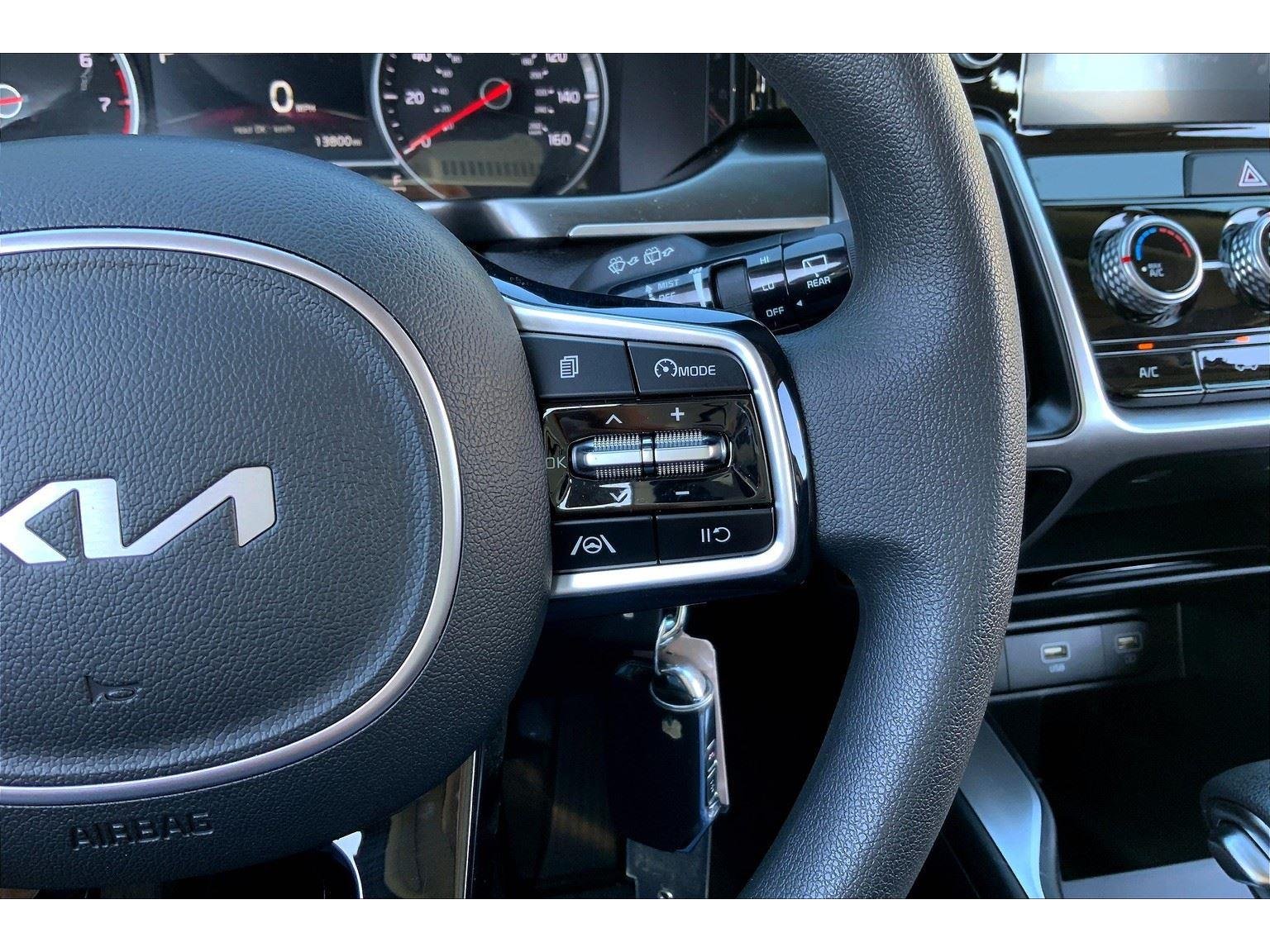 2022 Kia Sorento LX photo 15
