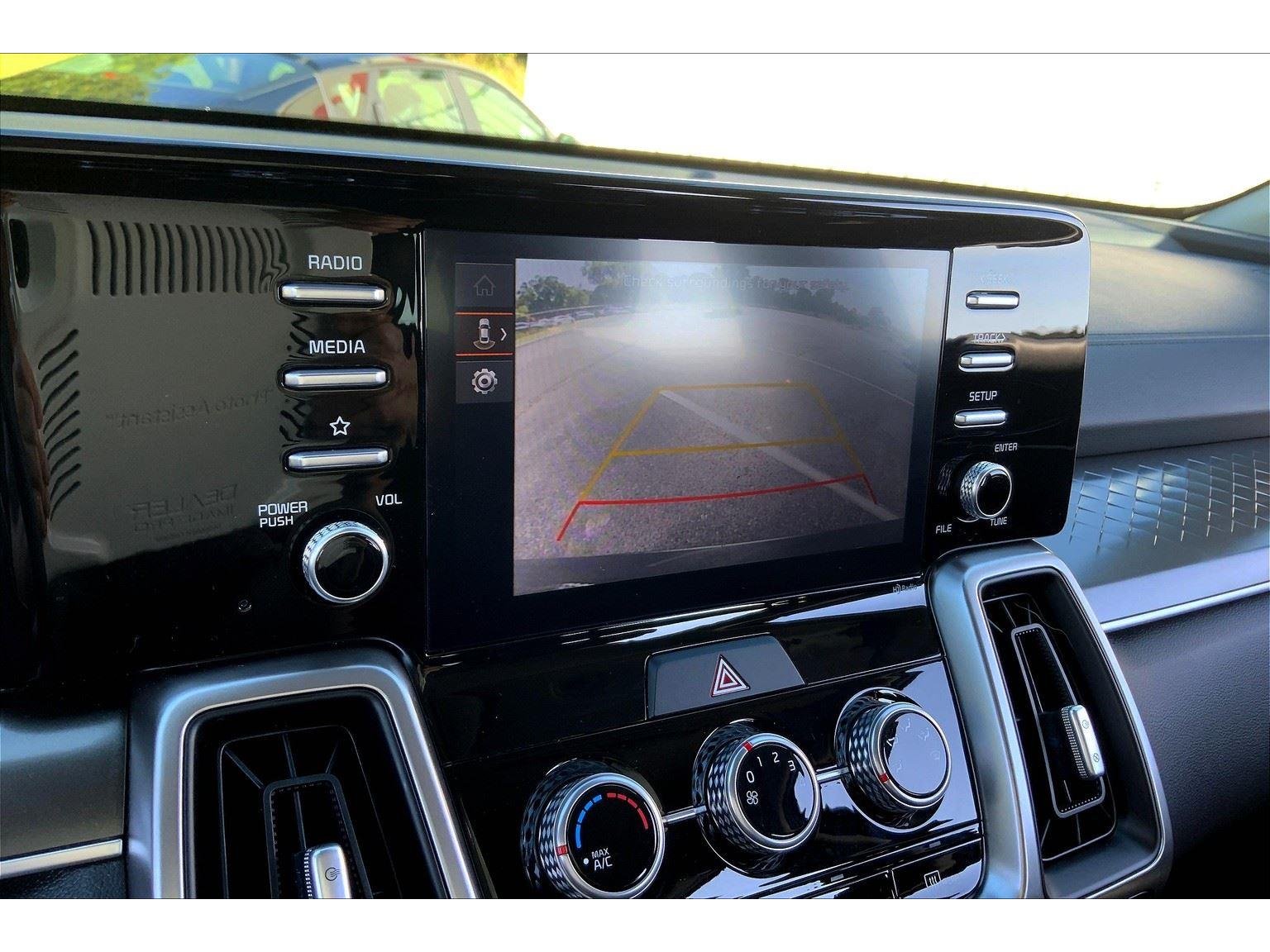 2022 Kia Sorento LX photo 17