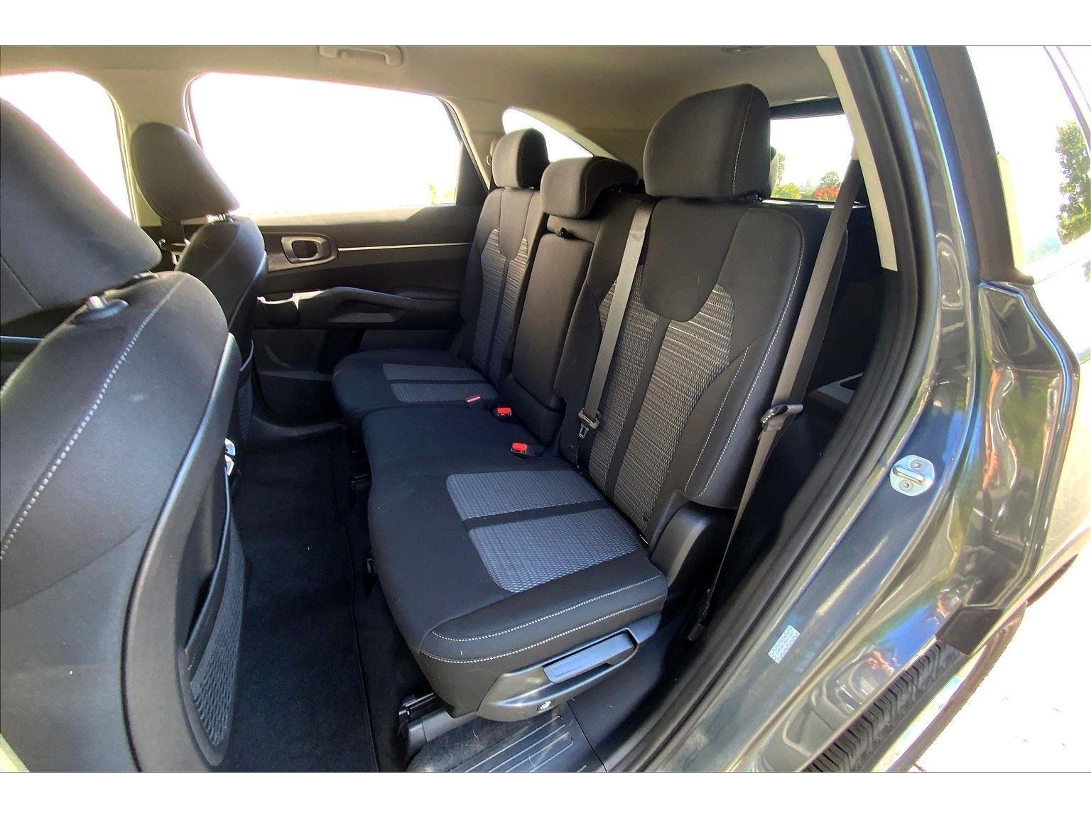2022 Kia Sorento LX photo 21